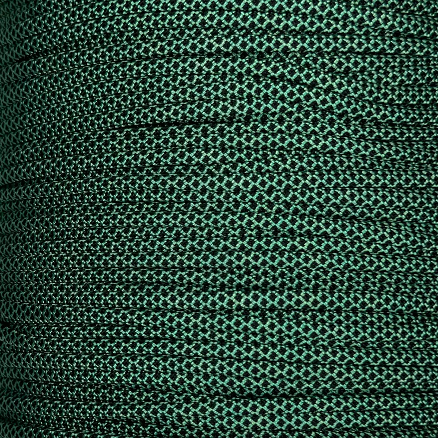 Diamantes verde menta sobre paracord 550 negro